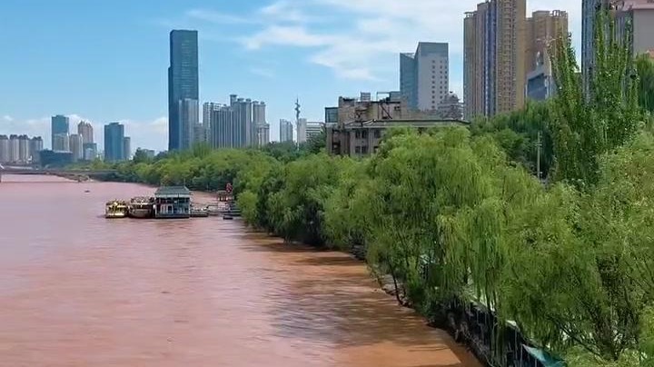 黄河兰州段流量增大　市民游客注意远离河道