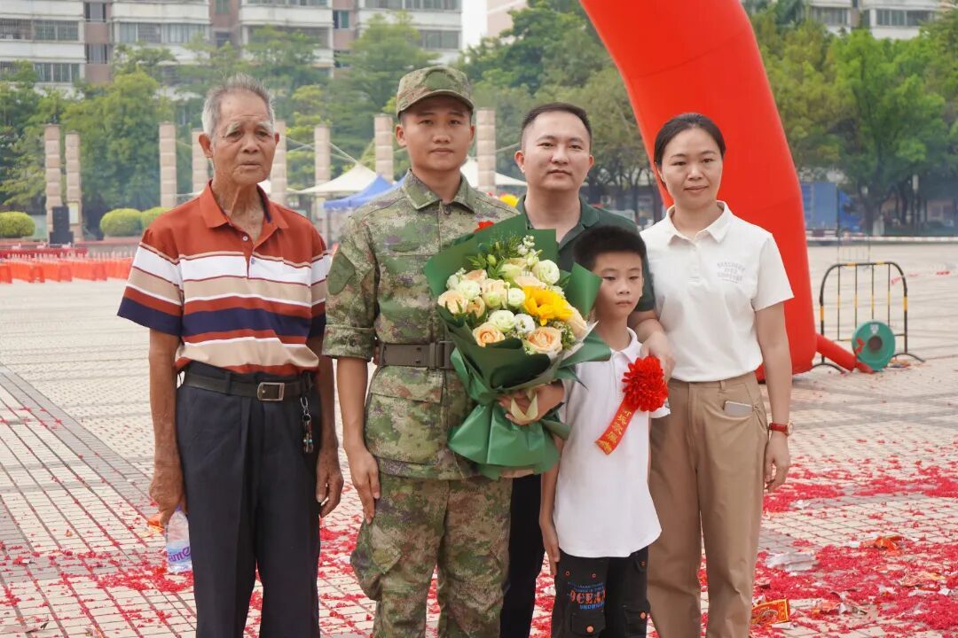 图:欢送仪式现场