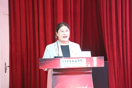 专职辅导员、晴商心理工作站执行站长 商学院教师韦淑亭交流发言