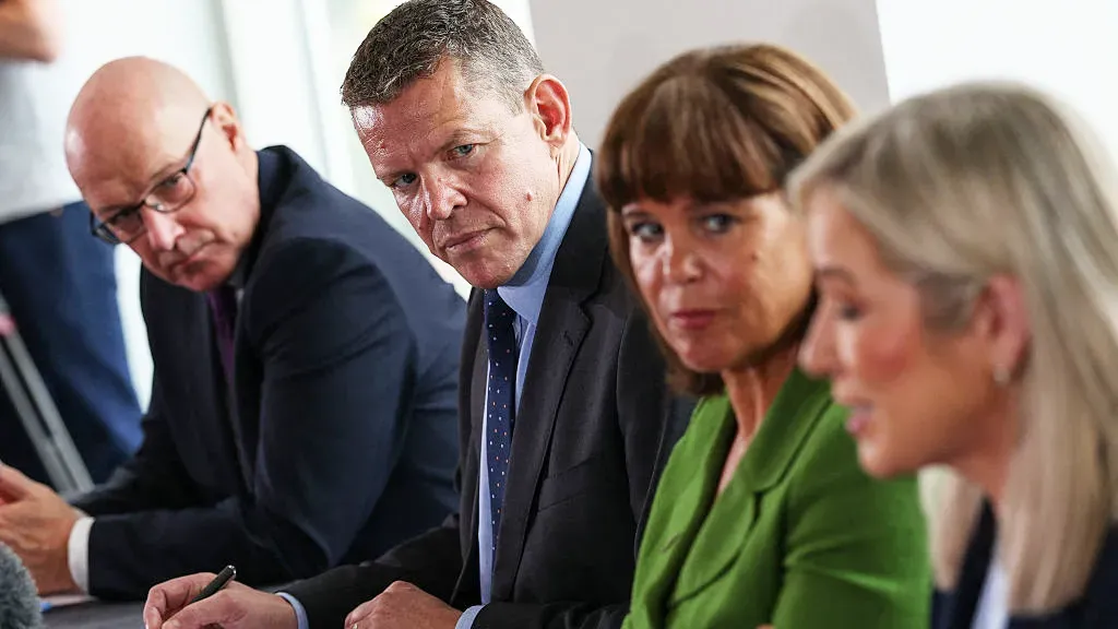 从左至右：苏格兰首席部长、威尔士首席部长、北爱尔兰新芬党党首和北爱首席部长