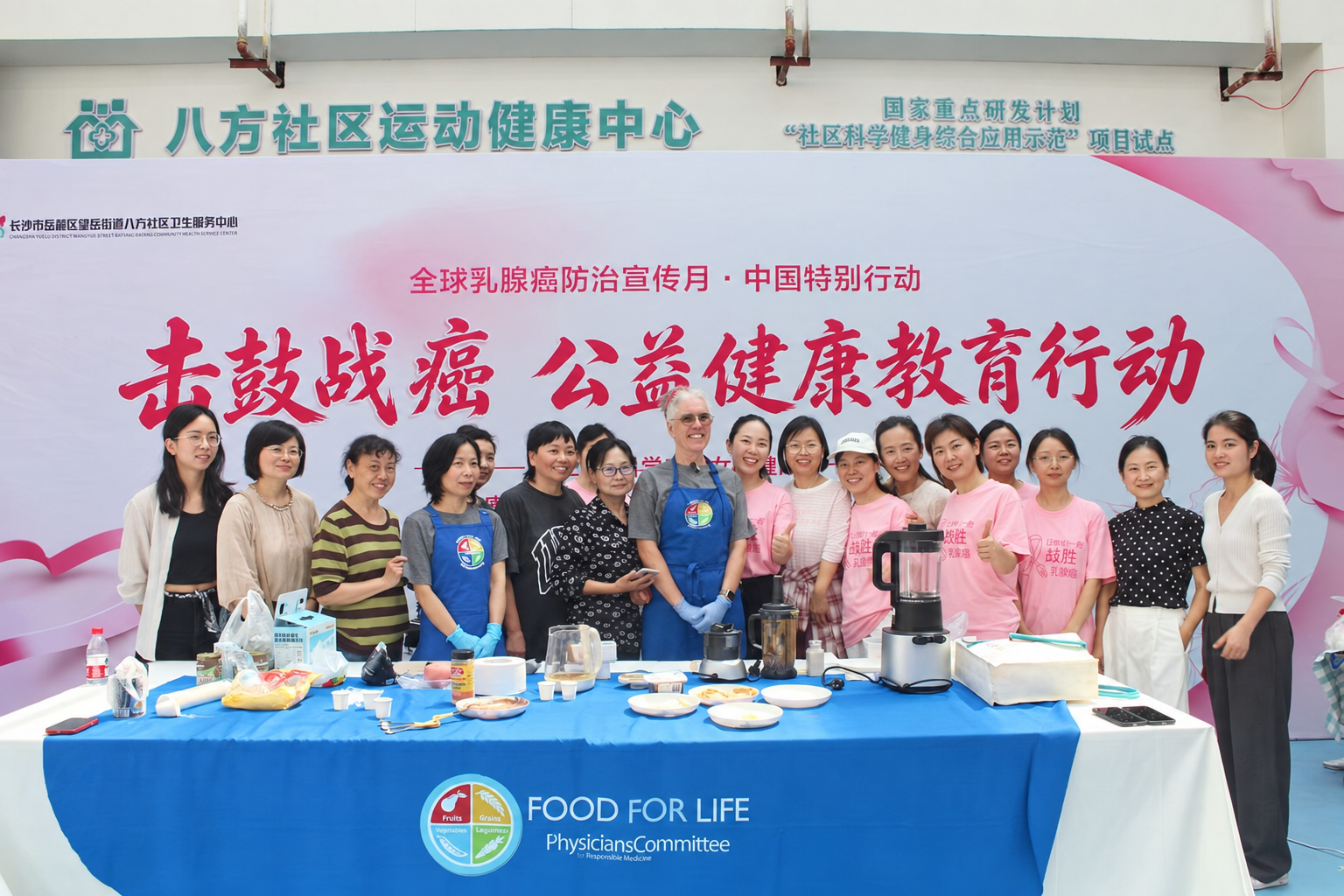Denise Bradford在现场进行健康烹饪示范