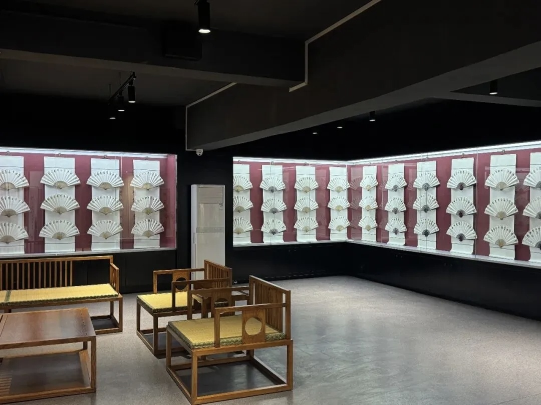“耆艾孜孜·关外老汉金文楹联书法展”在盘锦启幕