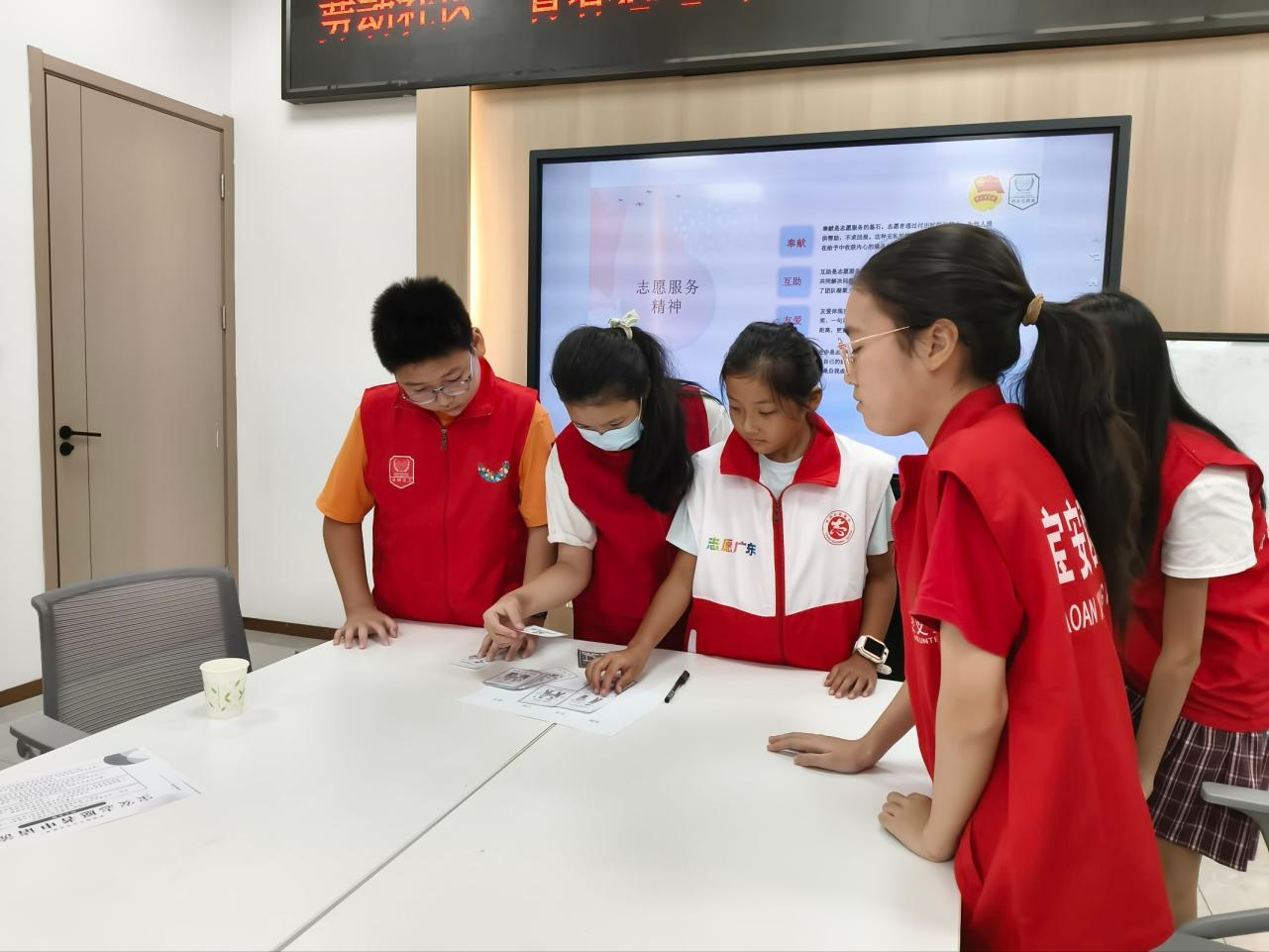 西乡街道劳动社区开展“青春志愿 向阳成长”青少年志愿者成长小组