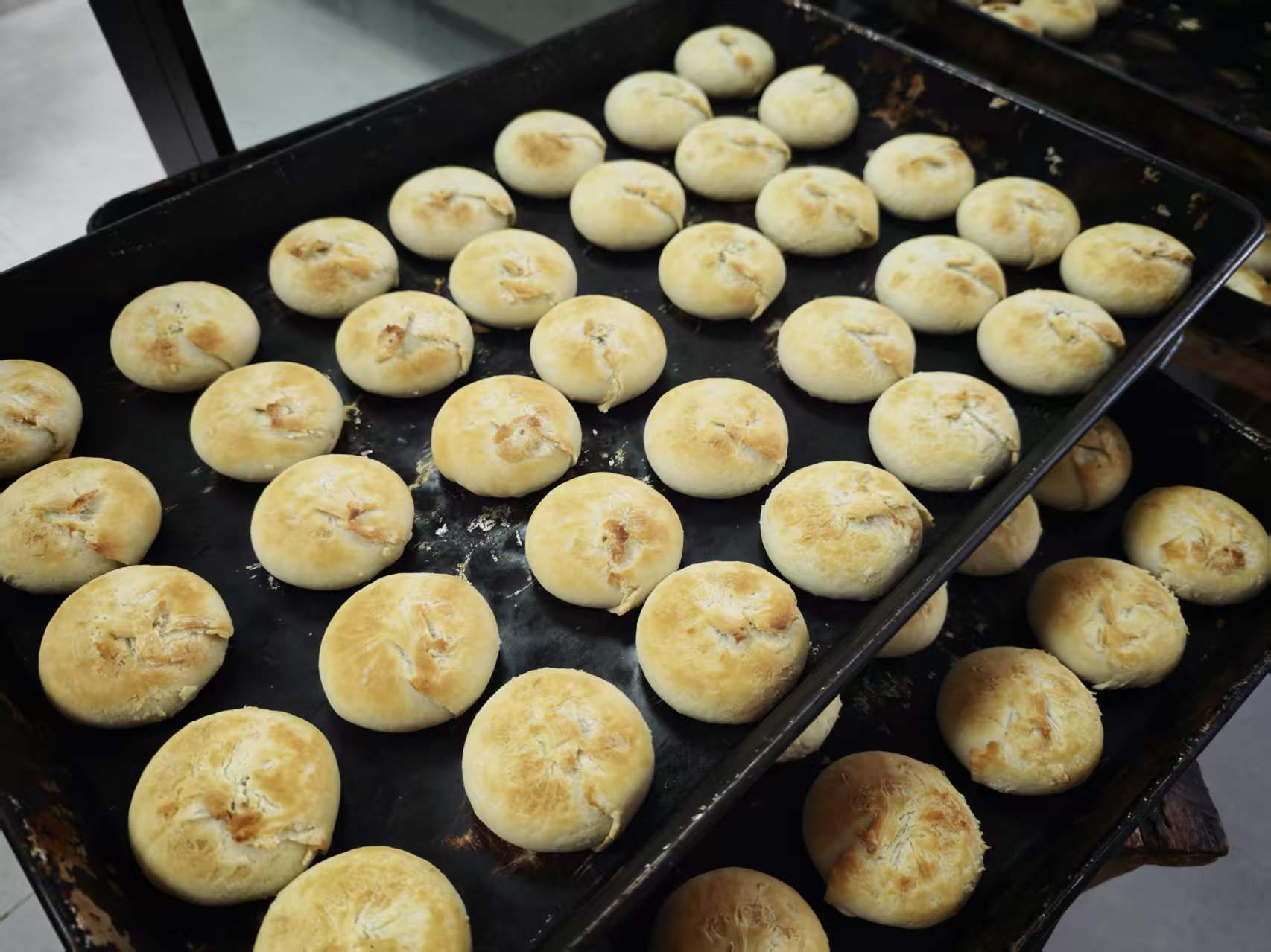 安徽省休宁县东临溪镇:徽州风味手工月饼畅销市场