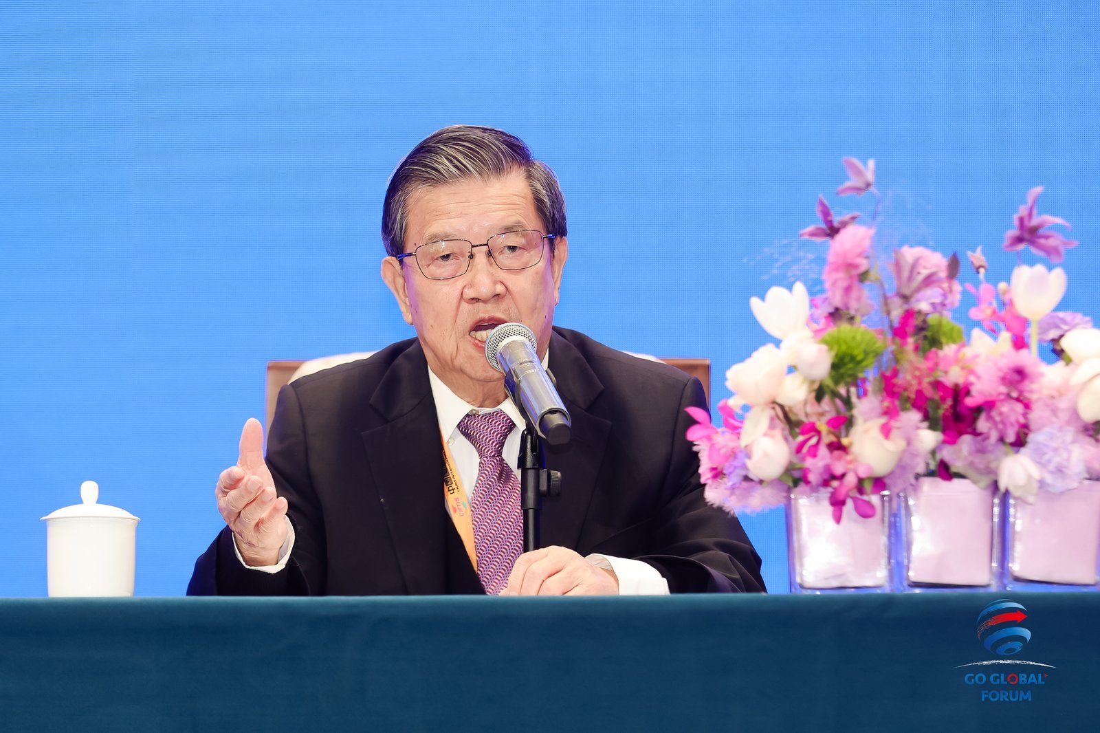 (龙永图先生作主旨演讲)