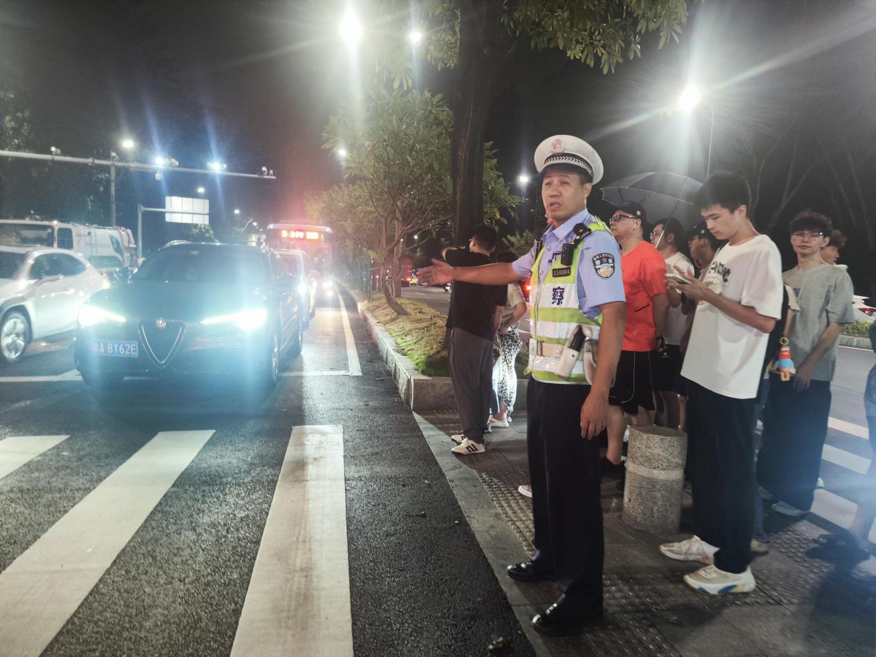 东莞交警长安大队护航粤BA全明星赛