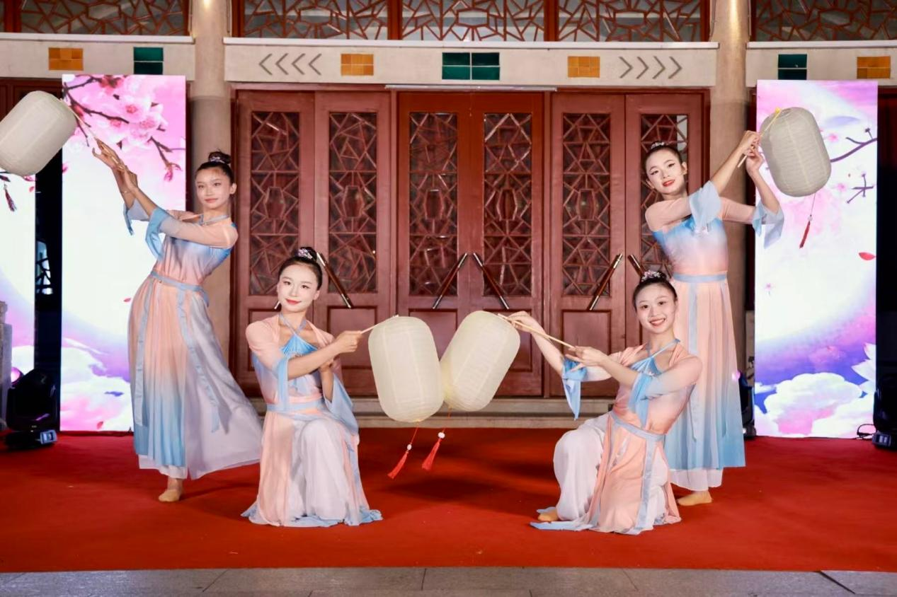 赏桂品咖逛市集,东湖听涛双节玩法上新
