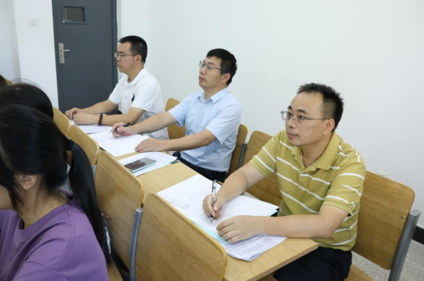 江西师大科技学院院领导深入课堂与师生共上“开学第一课”