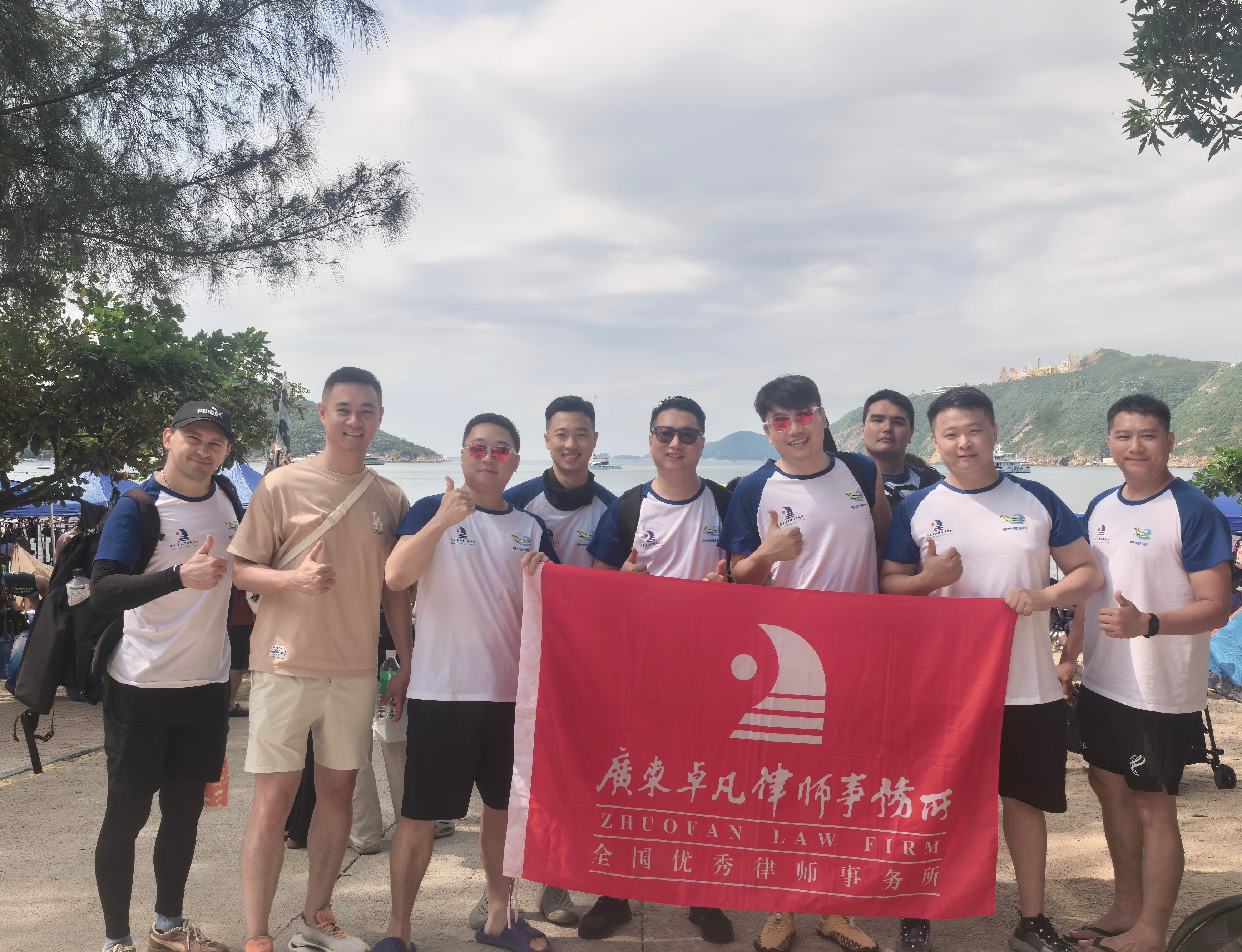当律师坐上龙舟前舱——卓凡随粤港澳台侨龙舟队斩获香港赛事亚军