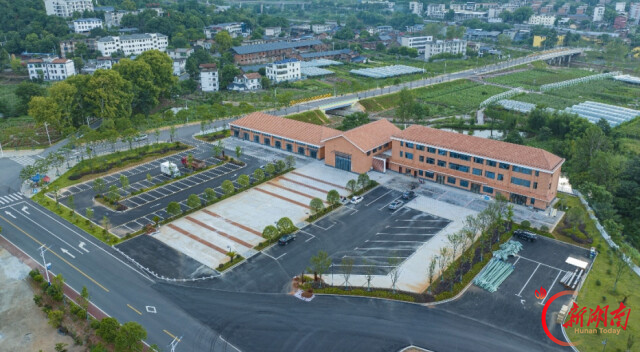 (郴州苏仙区华湘片区老旧小区改造项目新建停车场。)