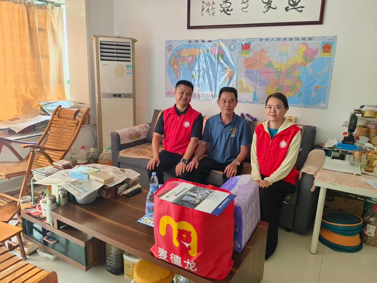 月圆中秋 情暖老兵