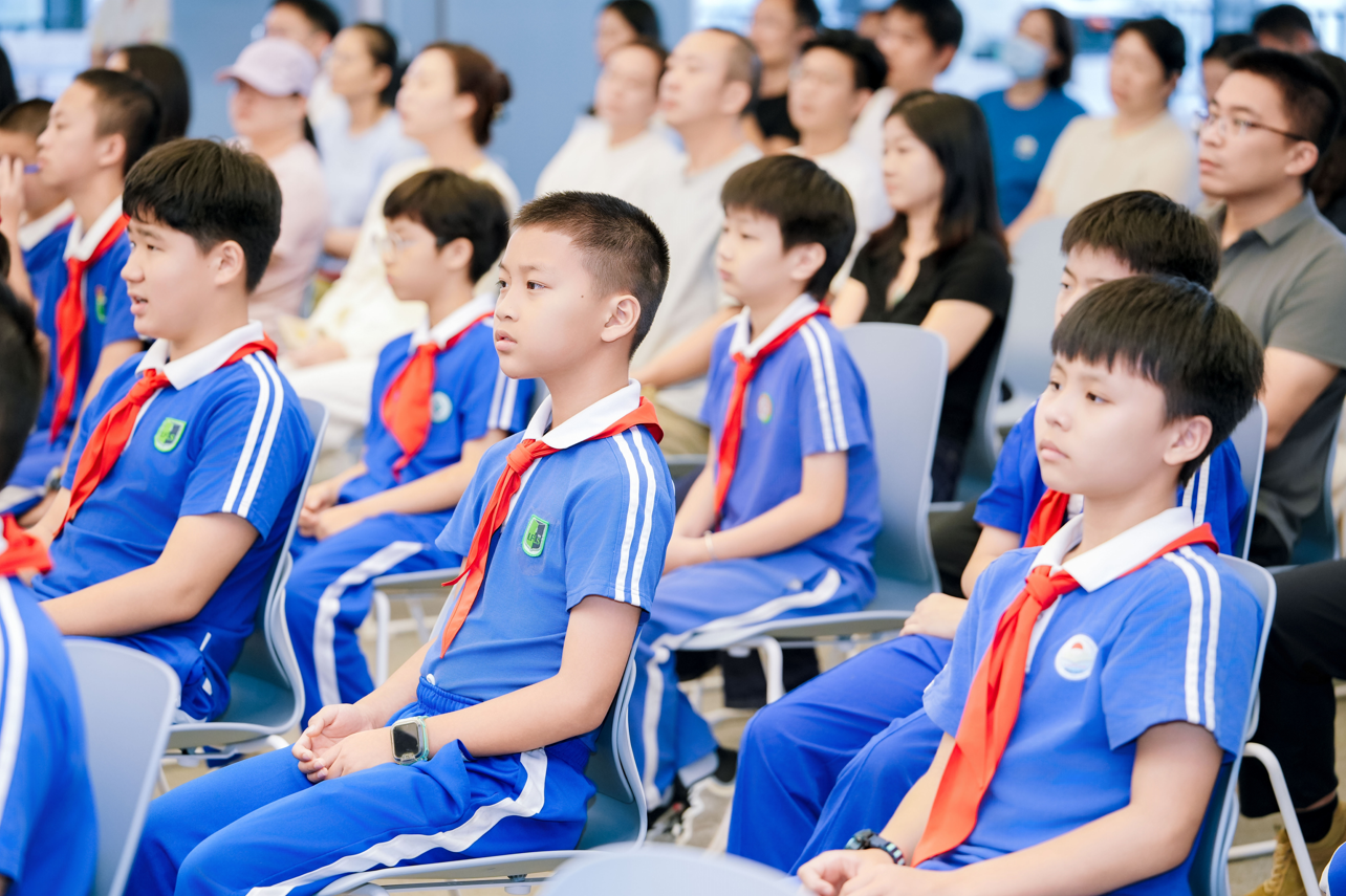 全市首个区级少先队AI科创社团在龙岗成立