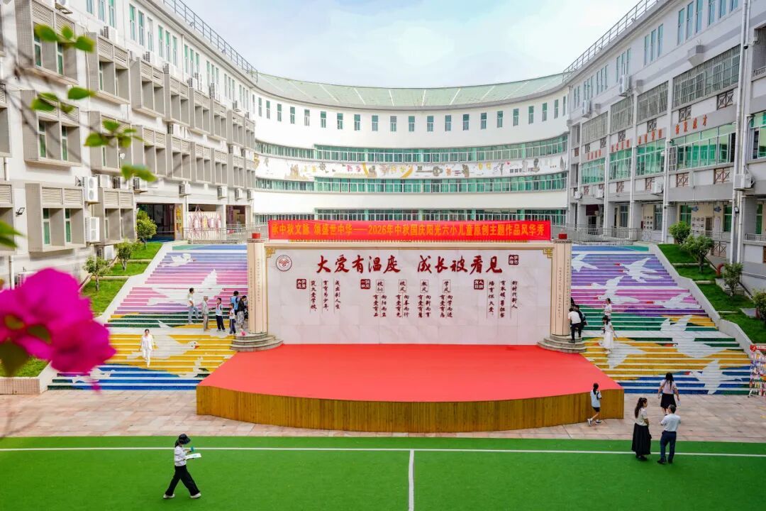 飞鸟寓意朝气蓬勃的孩子（罗伟良/摄）