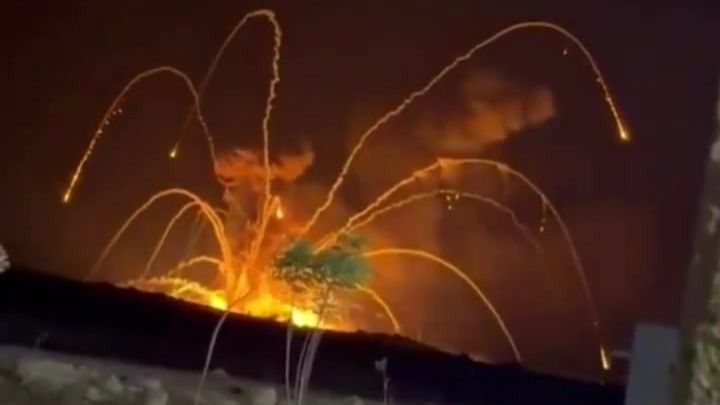 火光冲天！叙利亚一军队营地发生强烈爆炸，多枚火箭弹飞向周边村庄