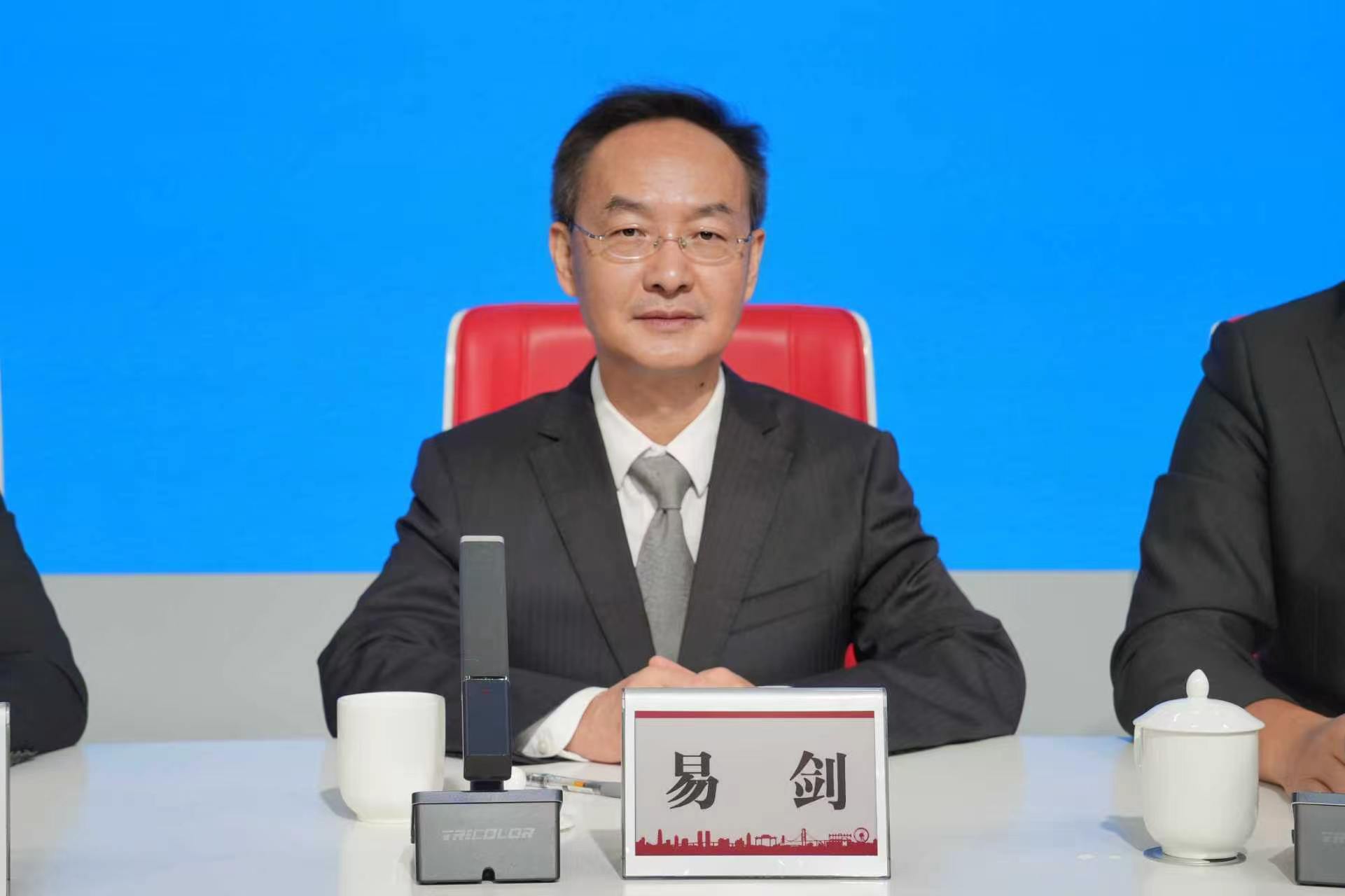 中山市文化广电旅游局党组成员、副局长易剑。
