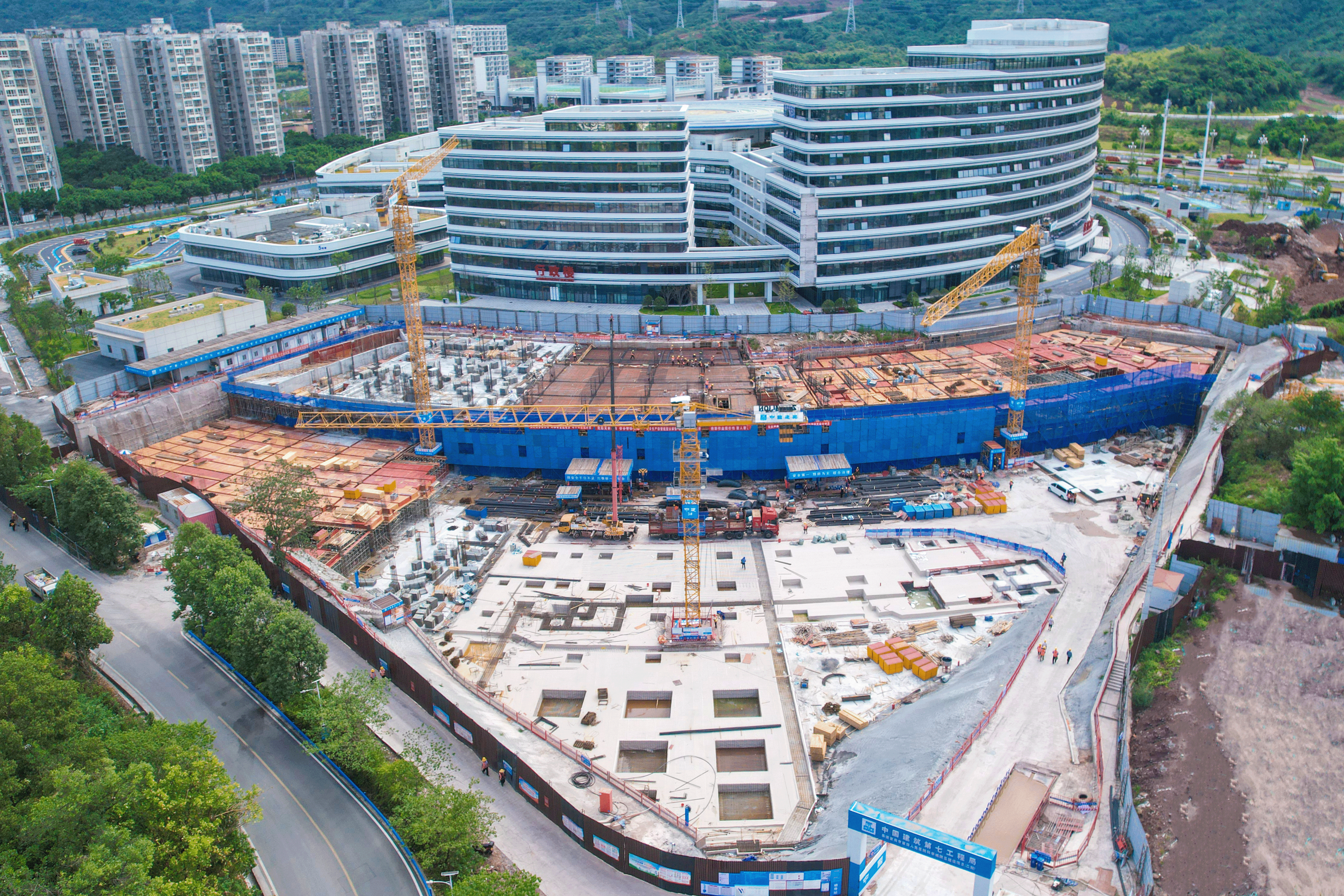 四院住院楼冲出正负零全景图.png