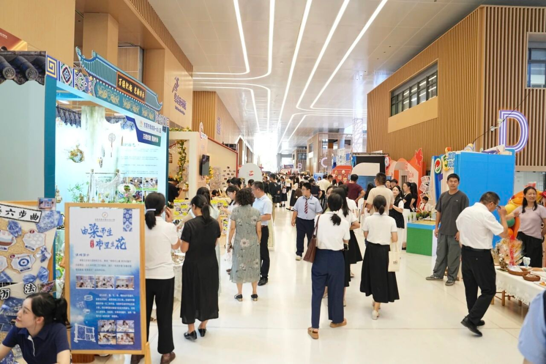 上万人次市民参观南城教育创新成果展