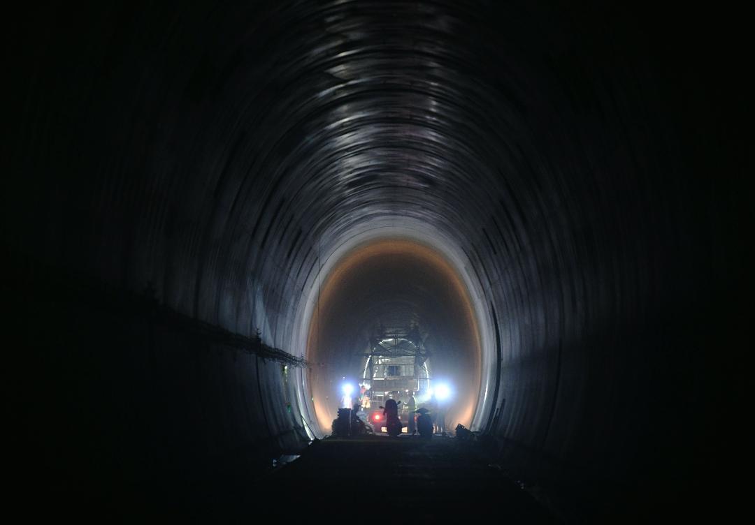 瑞梅铁路全线隧道打通江西这些地方即将圆上“铁路梦”(图1)