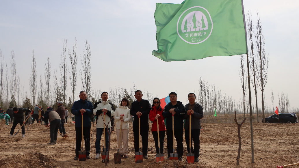2026年植树节,E25班公益代表团奔赴宁夏银川灵武戈壁现场实地考察