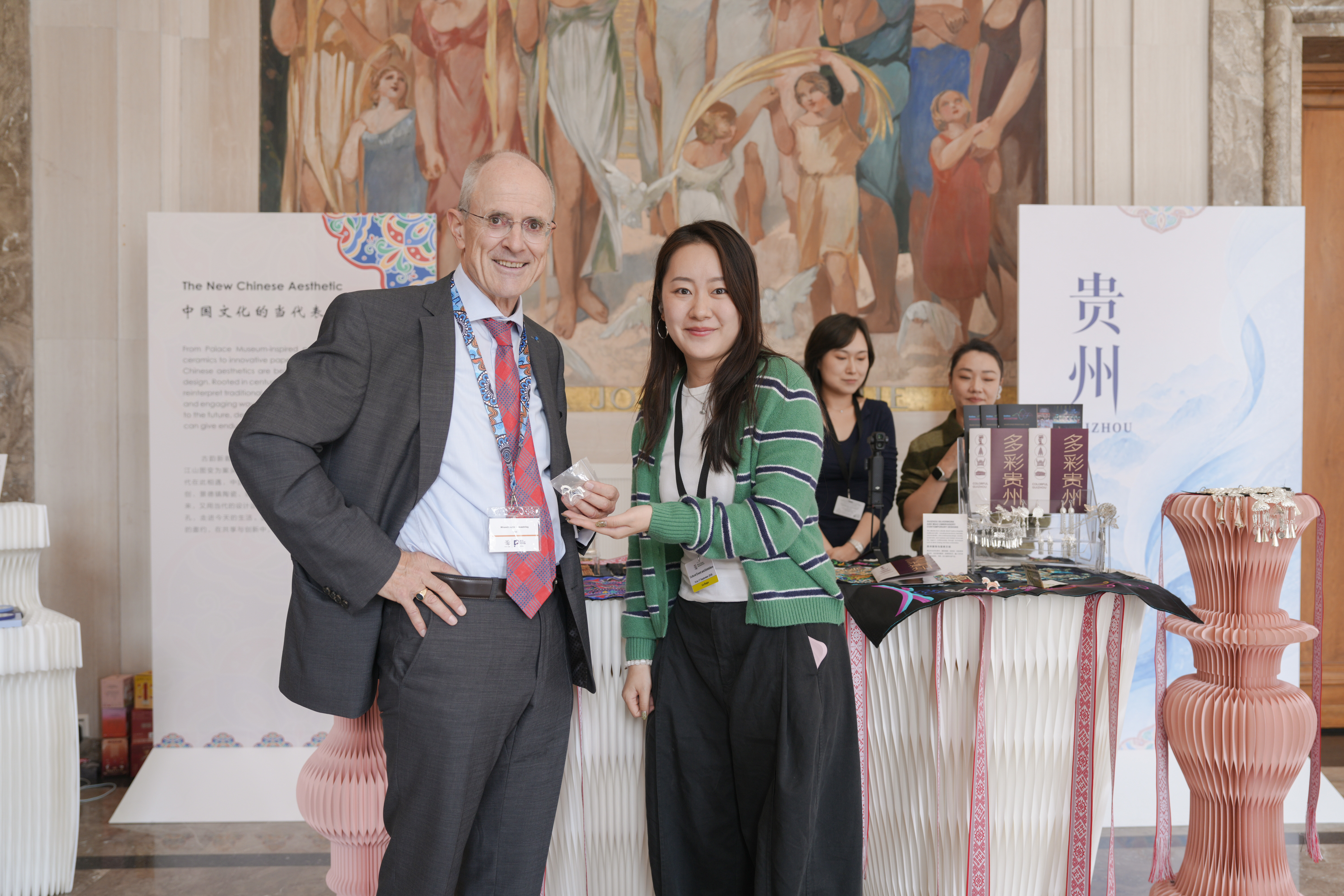 十八纸亮相 WTO“匠韵新生・国潮文创展”,以纸艺之美展示中国设计力量