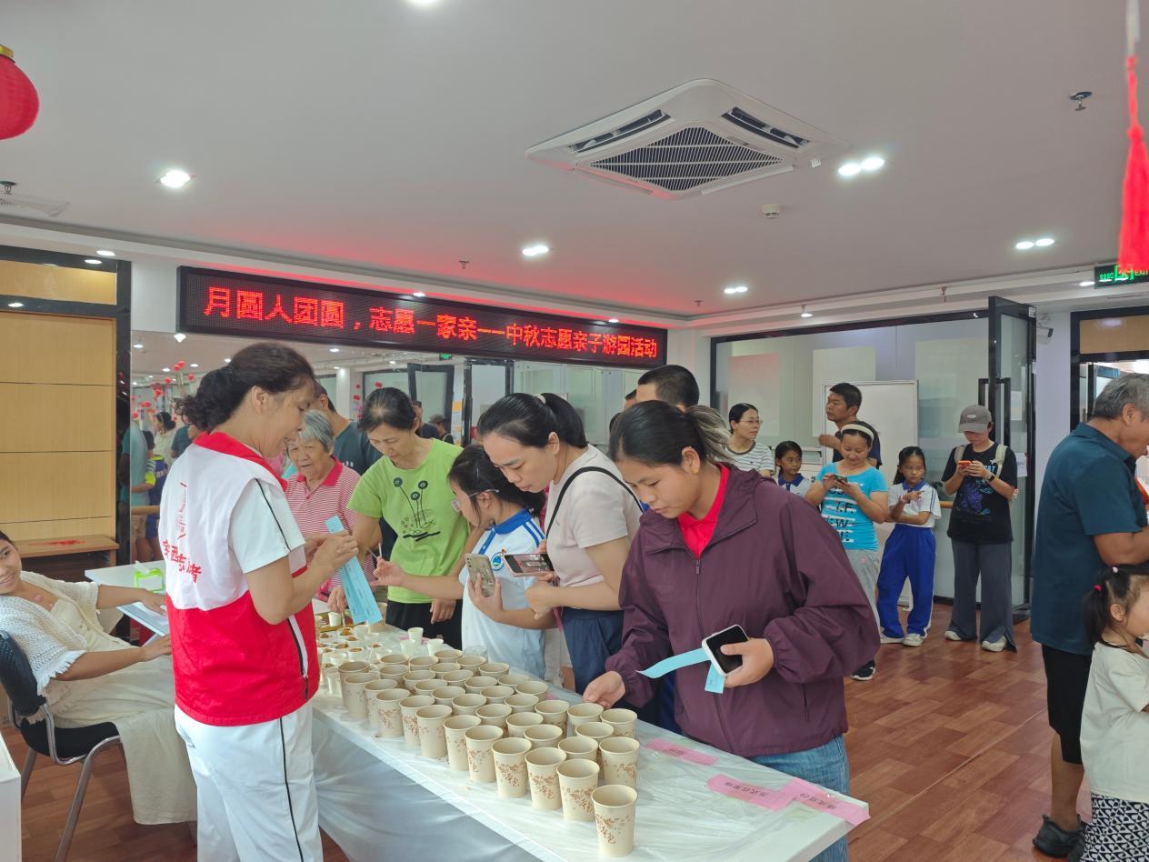 “月圆人团圆,志愿一家亲”——蚝业社区中秋志愿亲子游园活动温馨举行