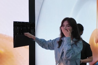 屏幕拆掉一块还能继续用 海外推荐官震惊