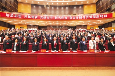 奏响《国际歌》