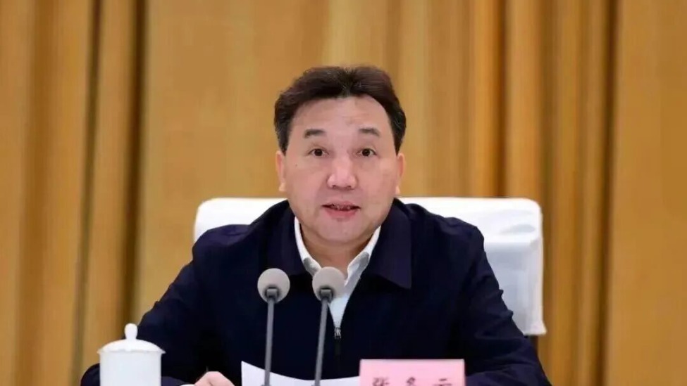 张冬云，辞去四川省副省长职务