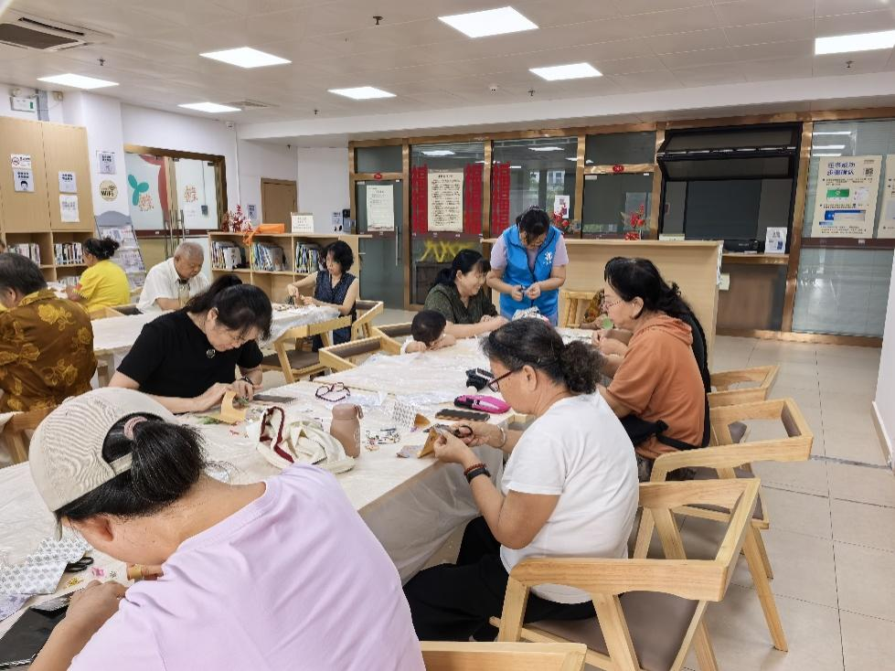 手作祈福 情满中秋 ——固兴社区举行长者庆中秋活动