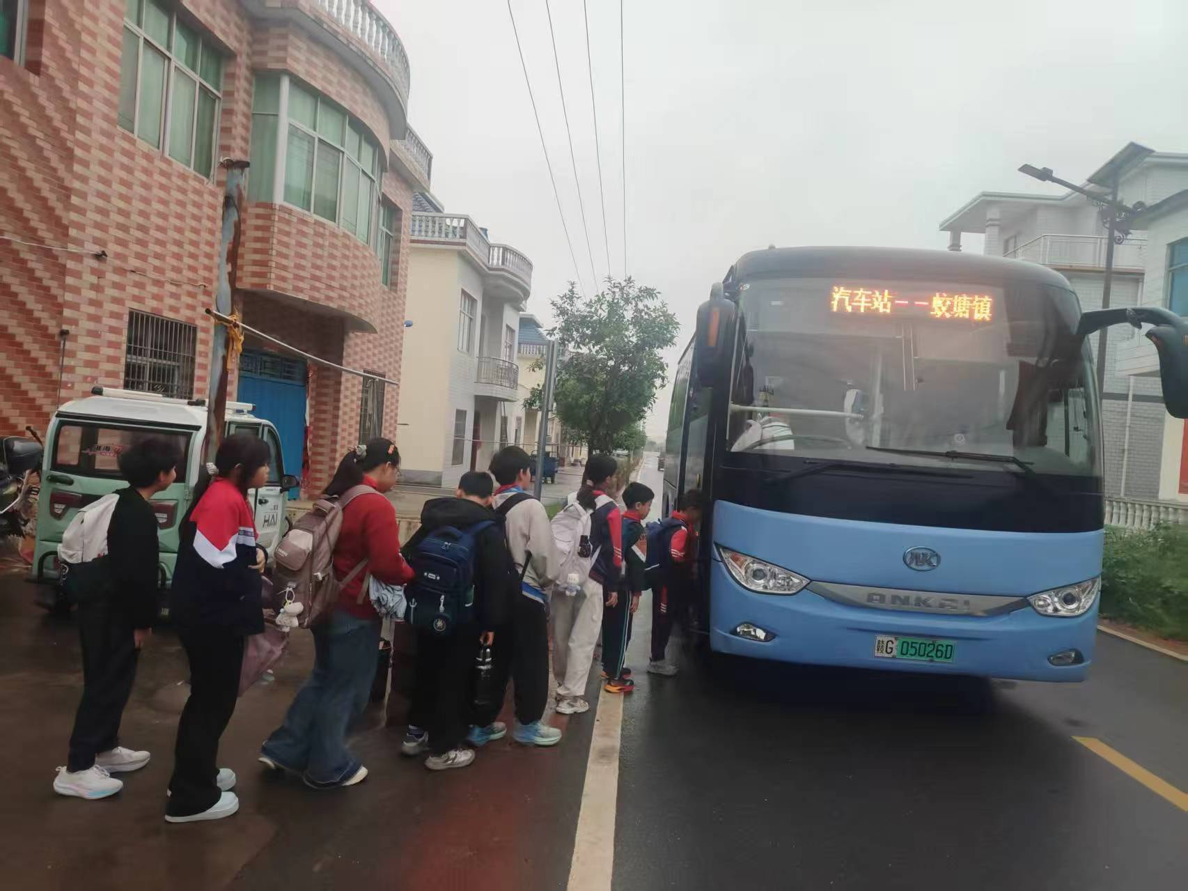 庐山市:护航乡村求学路 定制客运暖民心