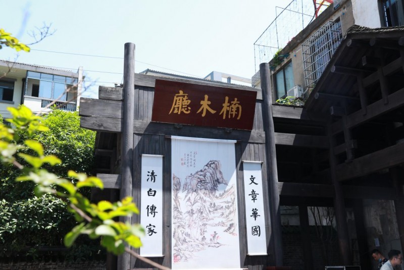 锦鲤巡游（18:30–19:00）