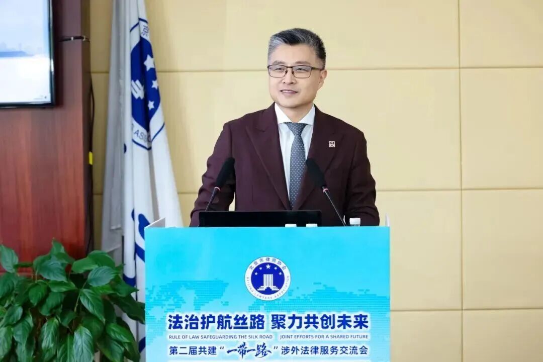 图为上海市律师协会国际投资与一带一路专业委员会主任邵开俊发言