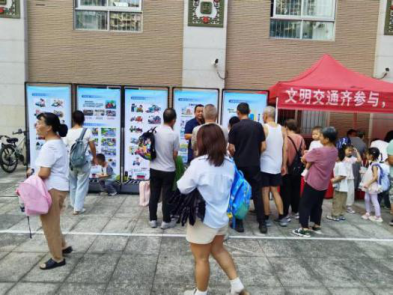 沉浸式学安全!体验大货车盲区—— 西乡街道福中福社区 “遵法守规明礼安全文明出行” 交通安全宣传活动