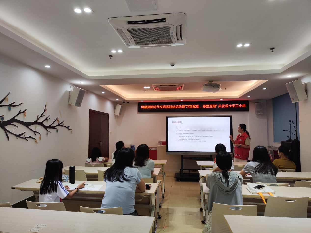 巧艺赋能绽芳华 邻里互助促成长——西乡街道凤凰岗社区手工赋能小组圆满落幕