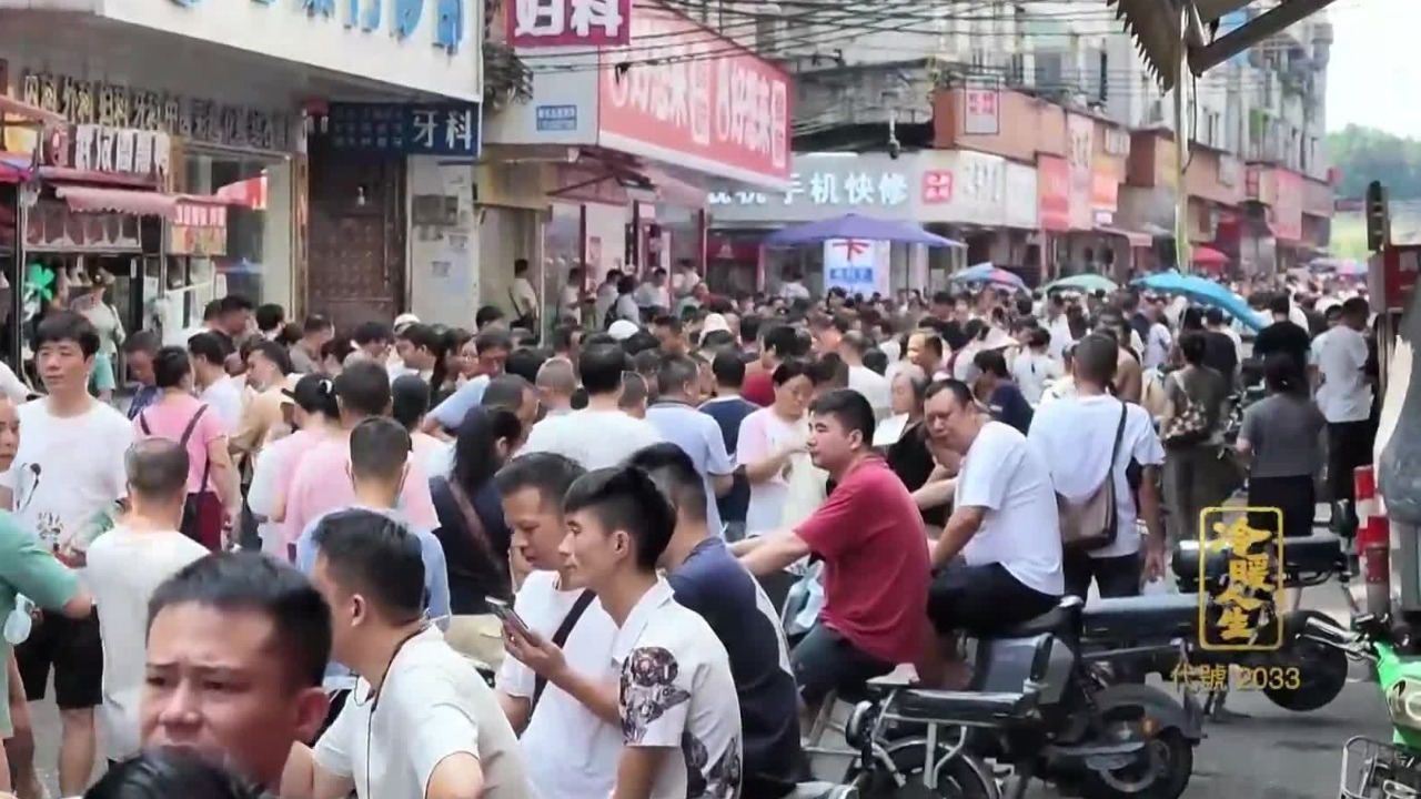 这片城中村制衣市场十分特殊，工人掌握着择业主动权，接单自主又随性