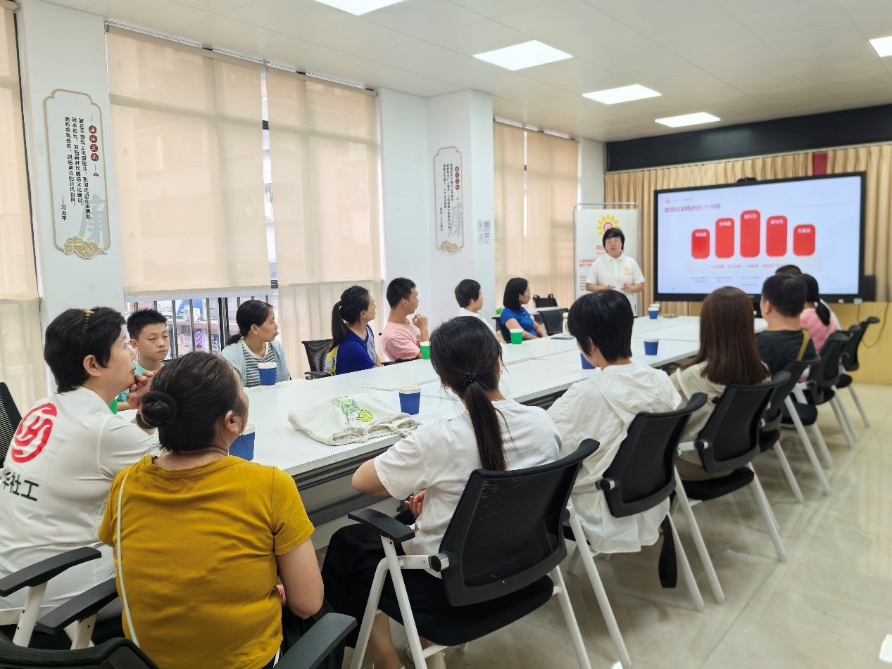 喘息服务暖人心 精准关爱助成长——流塘社区开展特需家庭关爱专题讲座