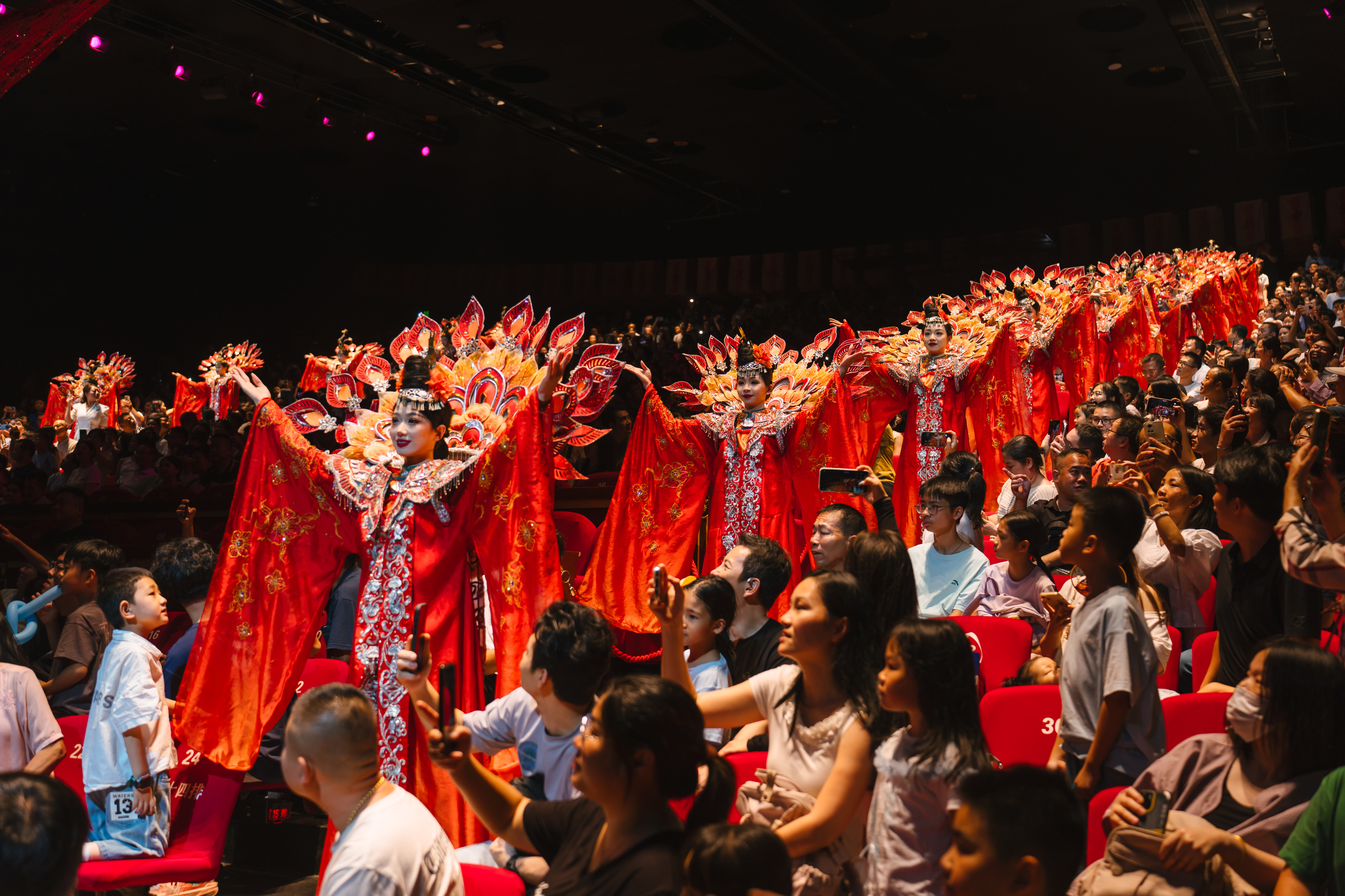 华流炸场,火力全开!“千古情狂欢节”燃爆广东!