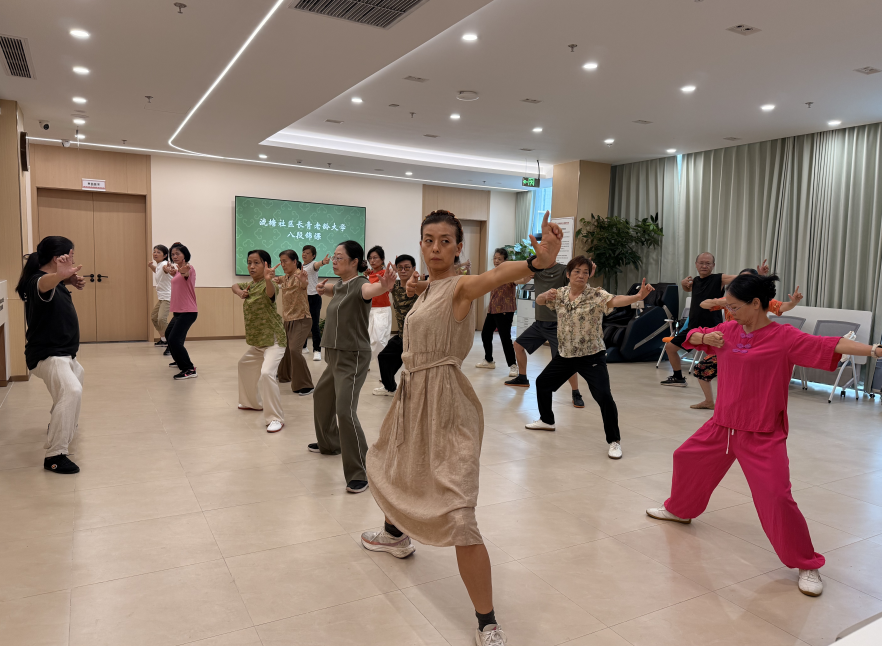 流塘社区长青老龄大学共享课堂让长者乐享“家门口”好时光