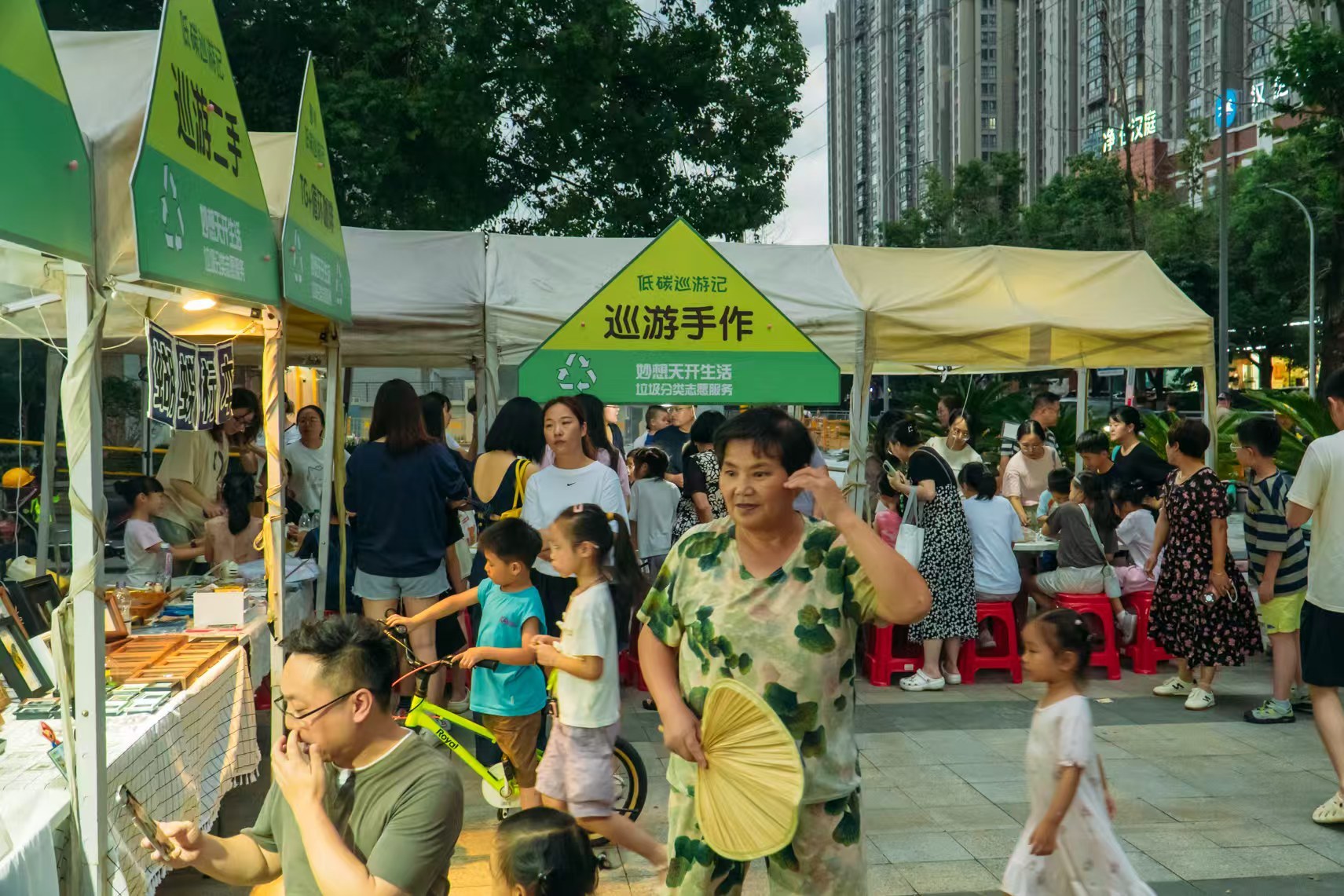 低碳巡游记垃圾分类志愿服务活动火热开展中