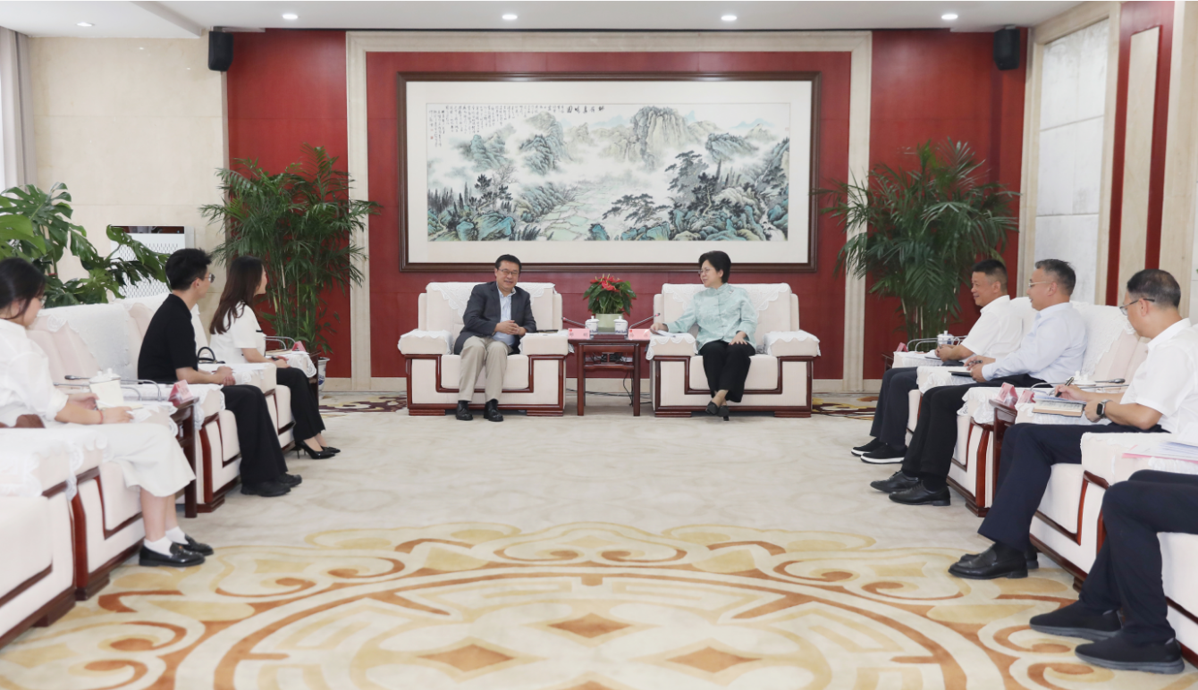 南昌市市长梅亦会见凤凰卫视编委、凤凰网资深总编辑邹明