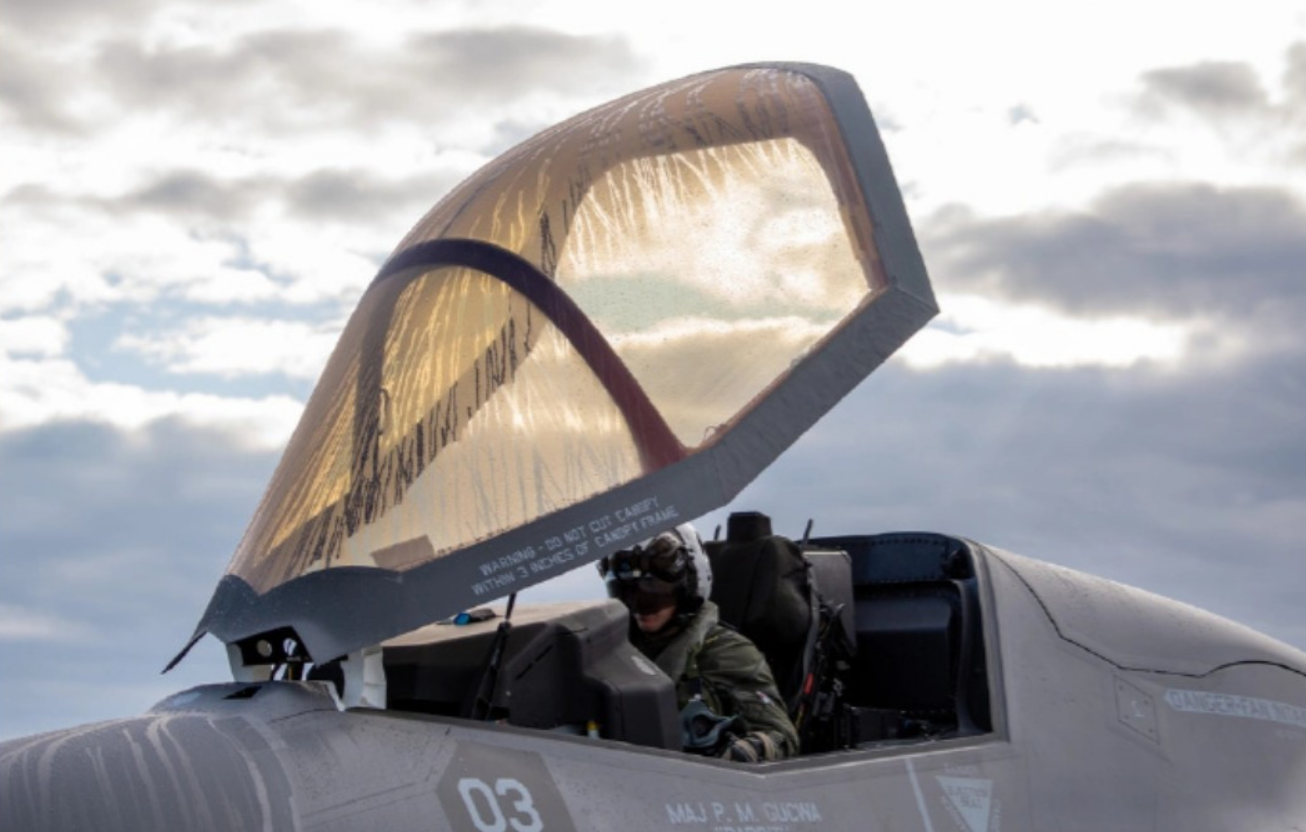 F-35的座舱盖涂层,除了老化,还要受“生锈”的影响。