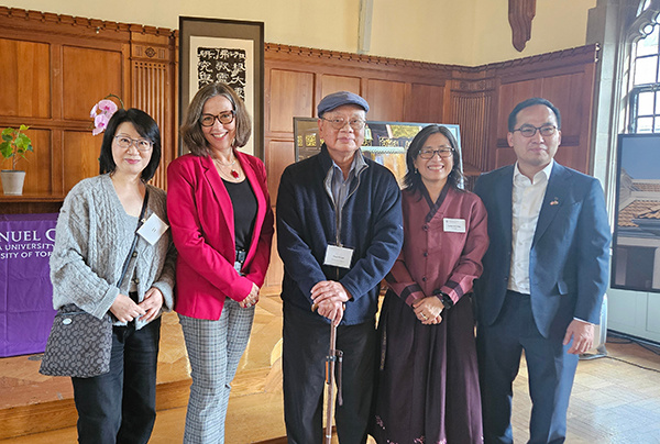 李焯芬教授（中）、吴志轩博士（右一）以及多伦多佛教慈护师、认证灵性关怀从业员Joyce Lam（左一）