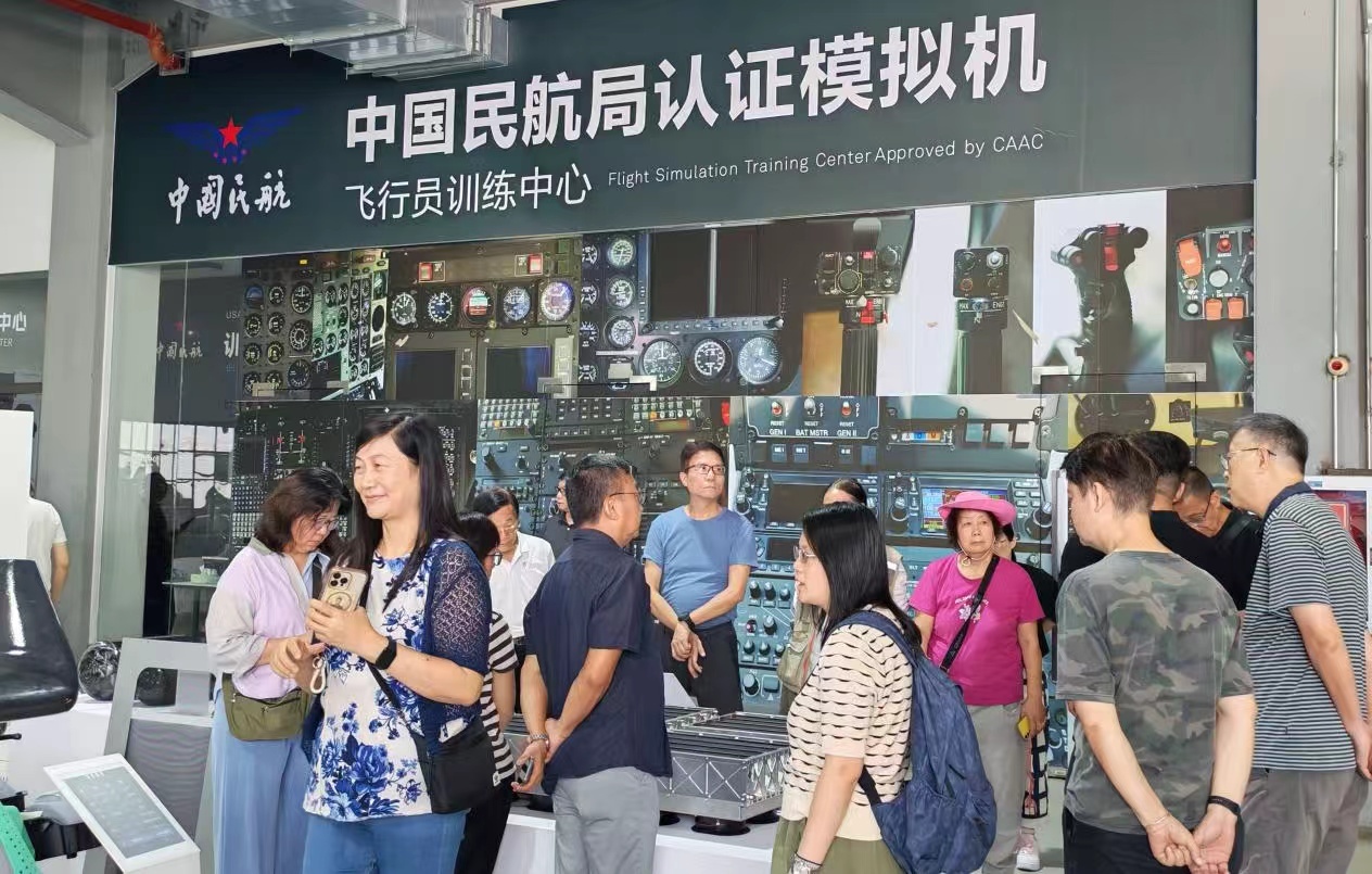 深港携手!“文教创新之旅”首站“太空之旅”在深圳开启