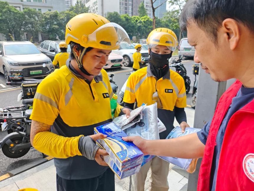 暖心关爱新业态 温情凝聚新力量——西乡街道蚝业社区开展外卖小哥走访慰问活动