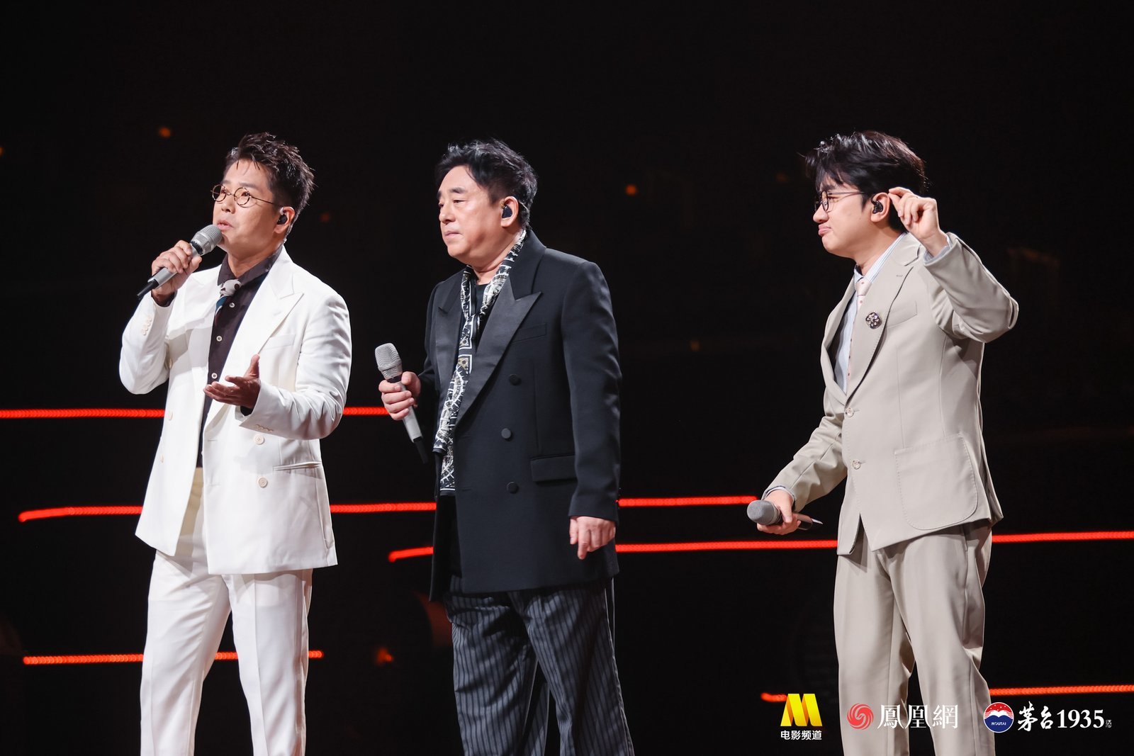 吕方、王祖蓝、林晓峰唱《朋友别哭》
