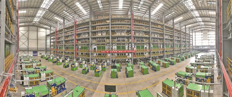 江西江铜华东电工新材料科技有限公司漆包线生产车间。本报全媒体记者 胡齐摄