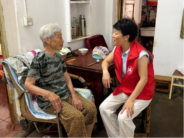 上门“尽情听”,坐“热板凳”,讲“心里话”