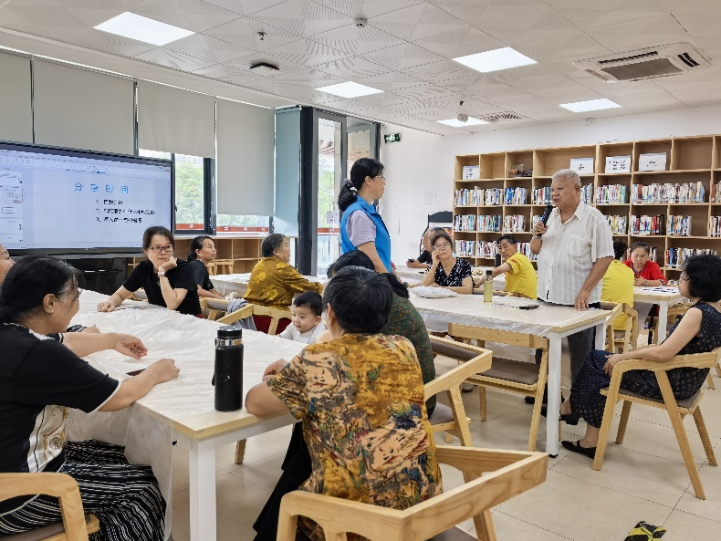 手作祈福 情满中秋 ——固兴社区举行长者庆中秋活动