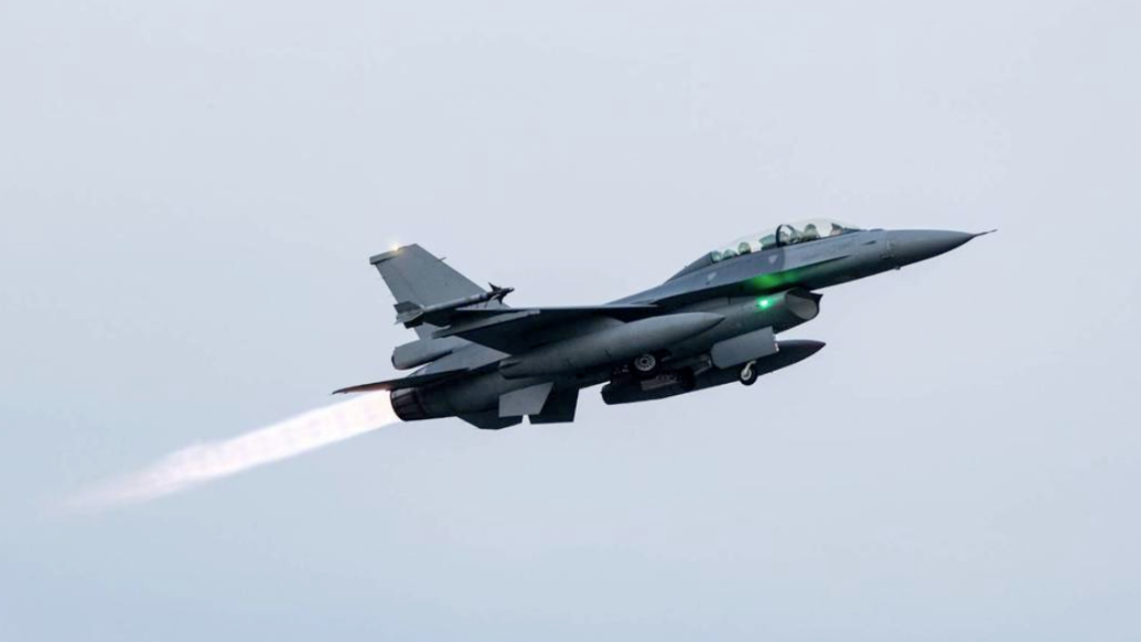 美军战机拦截闯入美总统度假地限制空域飞机