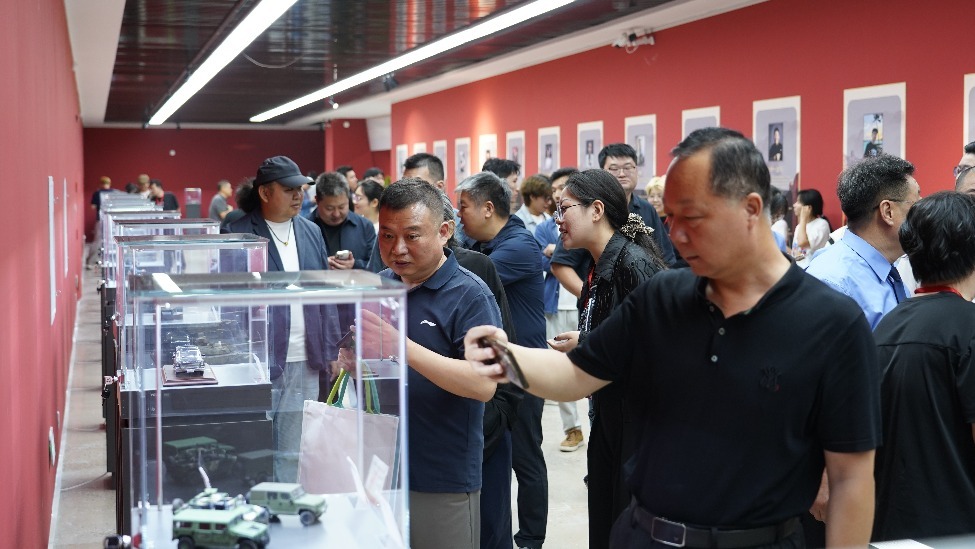 微界&middot;无垠——纪念中国工农红军长征胜利90周年微缩模型活动在河北美术学院顺利开幕